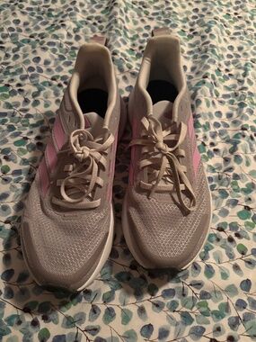 Womens adidas size 9